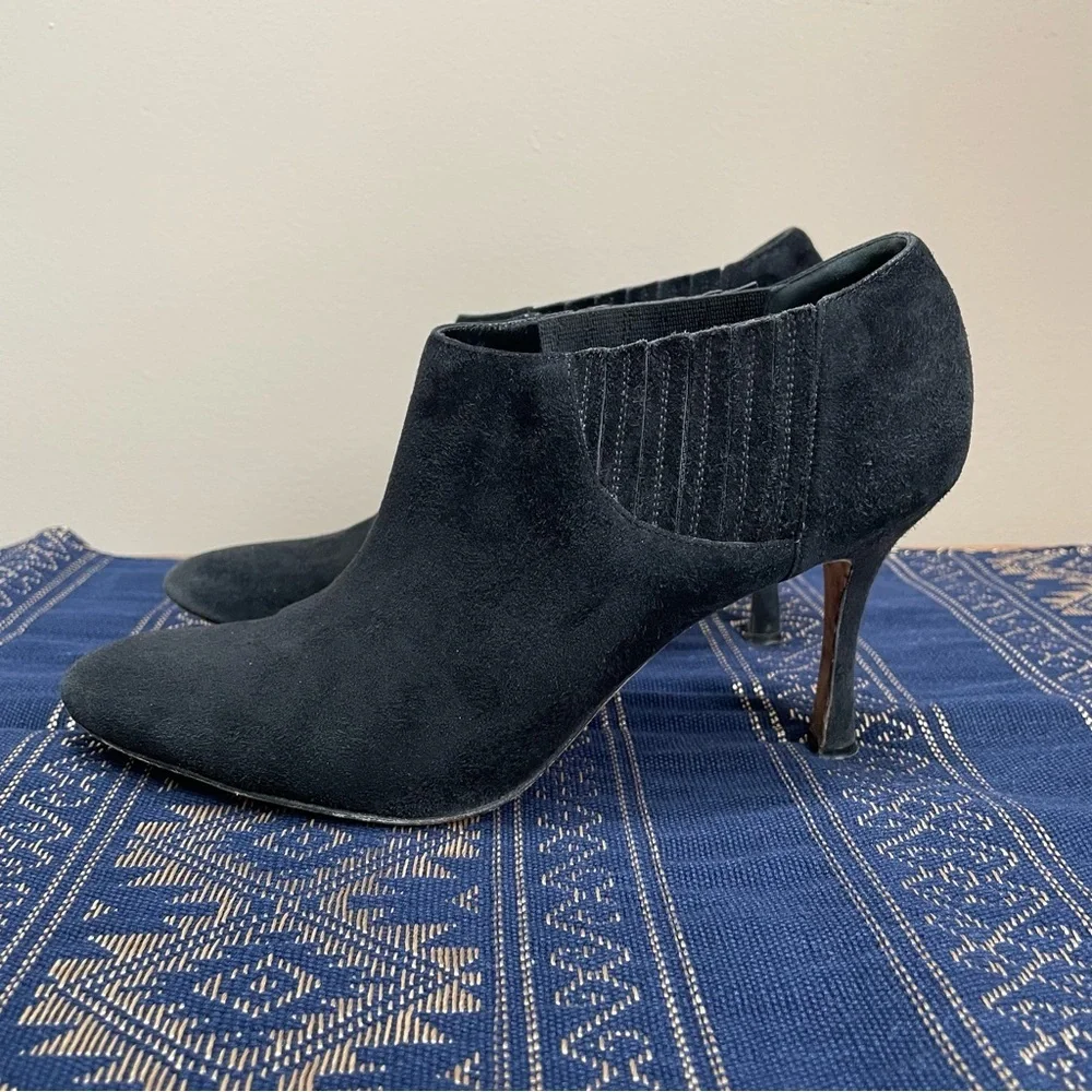 Manolo Blahnik Black Suede Ankle Bootie Stiletto Heel Shoes Size 9.5